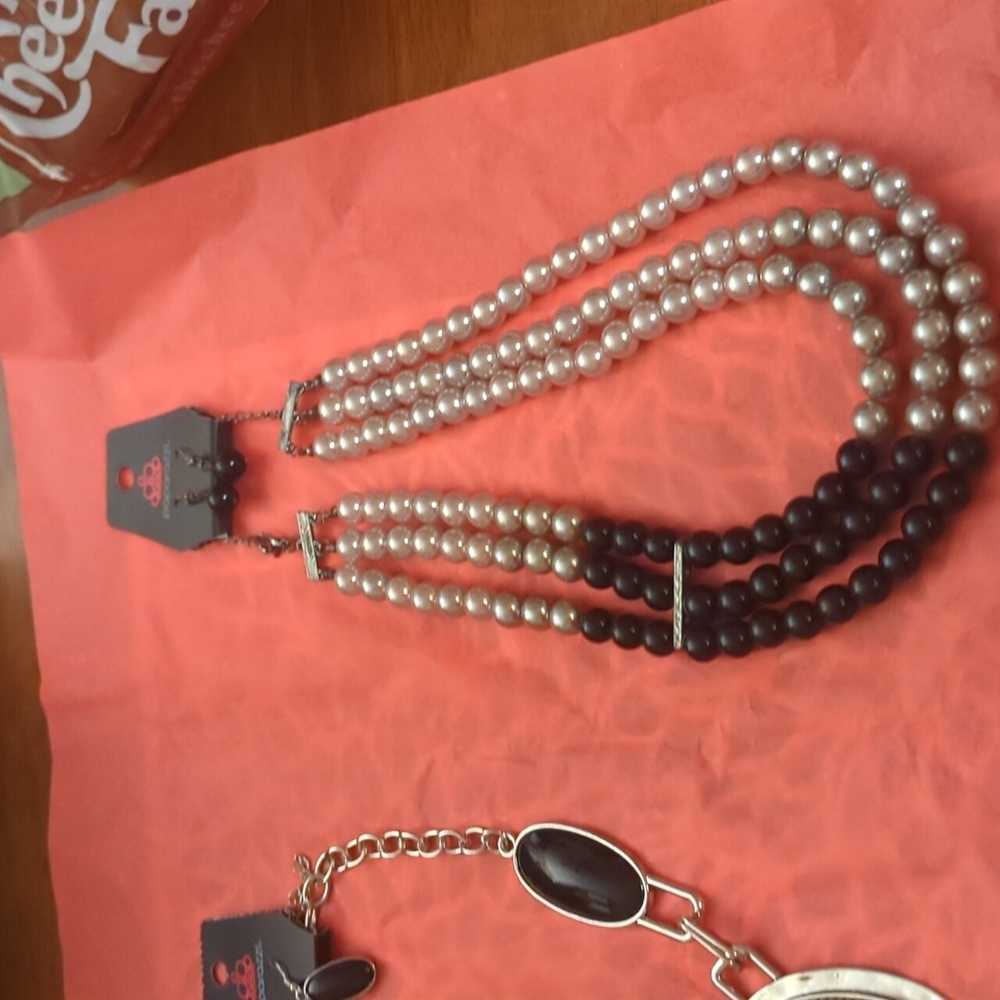 Jewelry - Picture 4 of 5